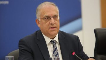 Θεοδωρικάκος προς ΠΑΣΟΚ: Μη λέτε ψέματα, ψηφίστε το νομοσχέδιο προστασίας των καταναλωτών