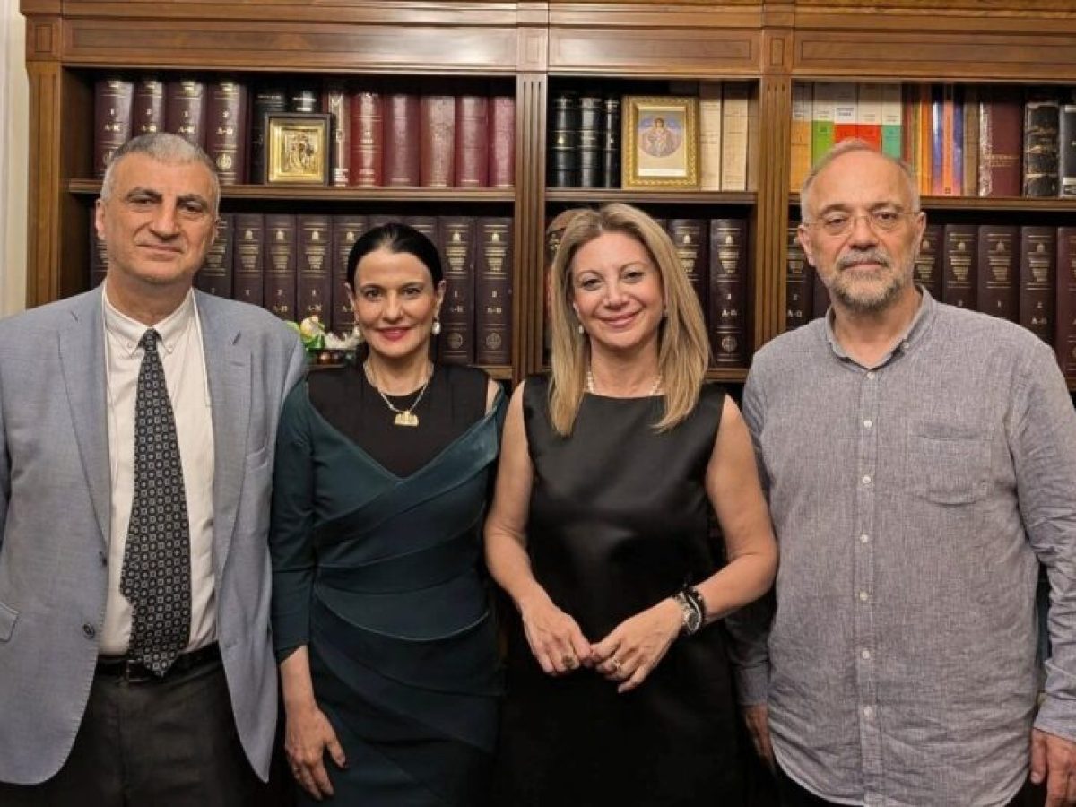 «Θυρανοίξια» για το κόμμα Καρυστιανού – Η συλλογή υπογραφών, η πανταχού παρούσα Μαρία Γρατσία και ο… τραγουδιστής δημοσιο