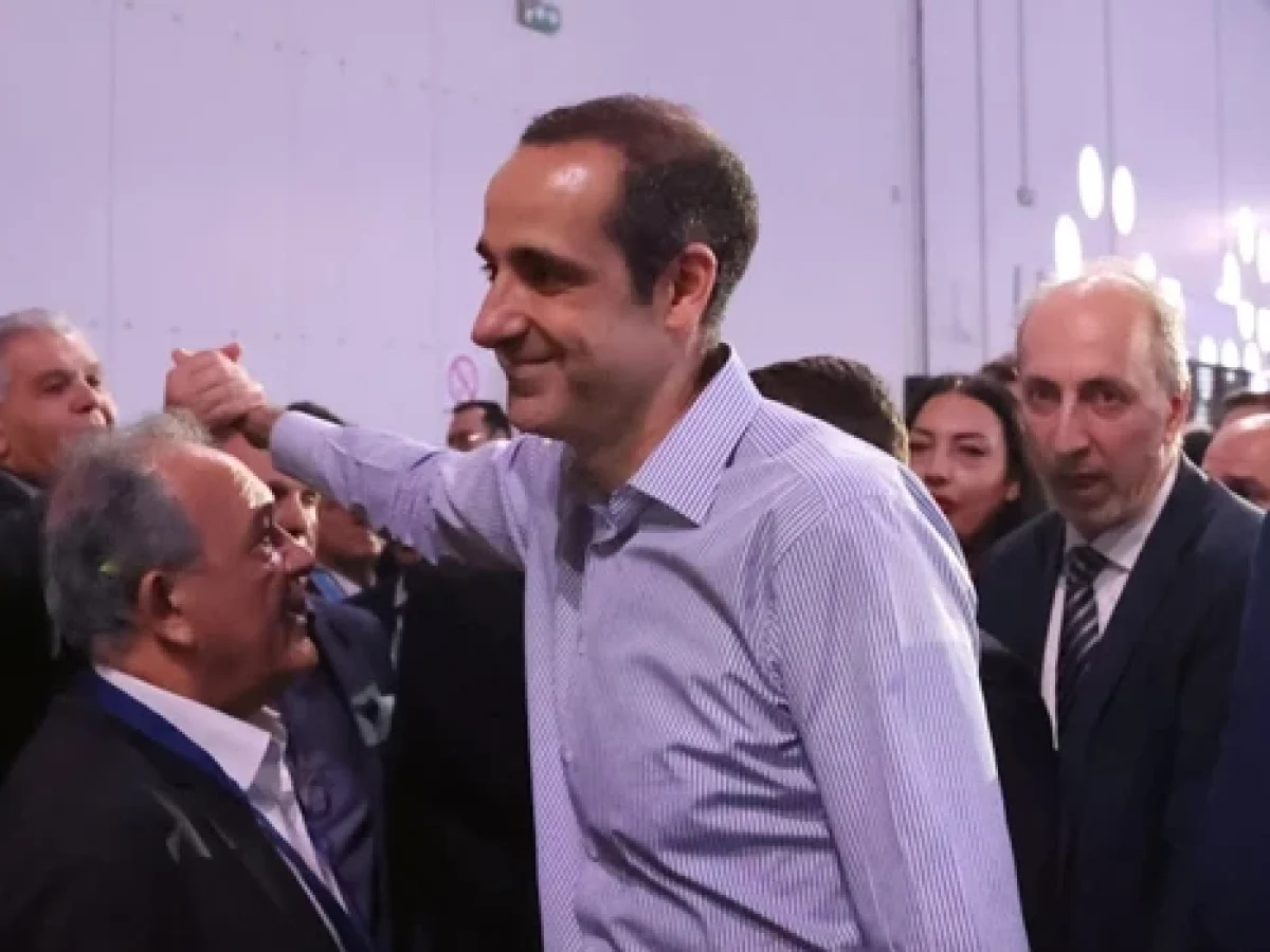 «Τι δουλειά έχει ο κοριός εδώ;» – Η ρετσινιά για τον Γρηγόρη Δημητριάδη δεν σβήνει με 300 ταϊσμένους κλακαδόρους