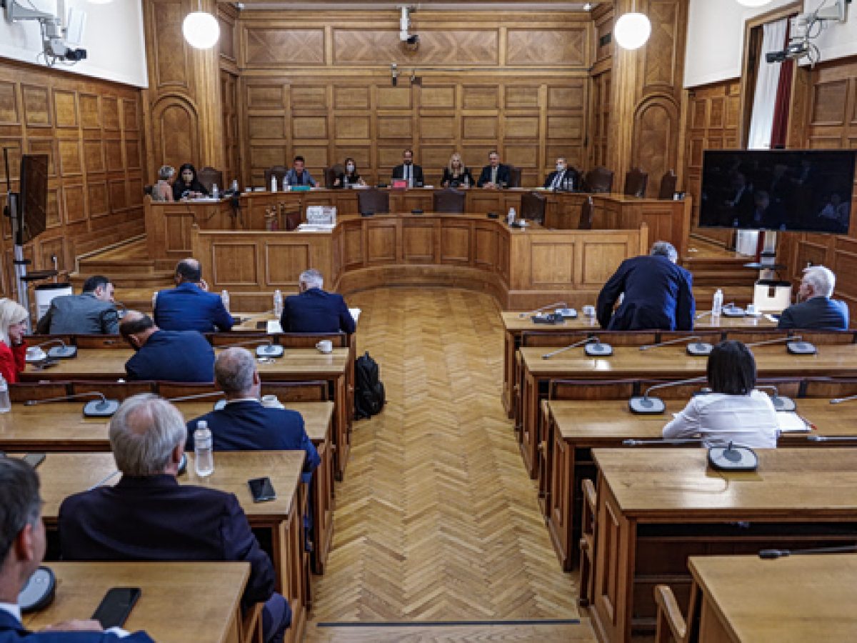 Τις «στημένες» ερωτήσεις βουλευτών της ΝΔ σε μάρτυρα του σκανδάλου των υποκλοπών επαναφέρει το ΠΑΣΟΚ