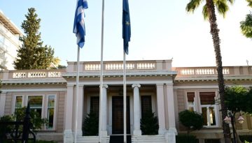 Το Μαξίμου «διαβάζει» τις νέες πολιτικές κινήσεις: Η στρατηγική της ΝΔ απέναντι σε Τσίπρα, Καρυστιανού και αναποφάσιστους