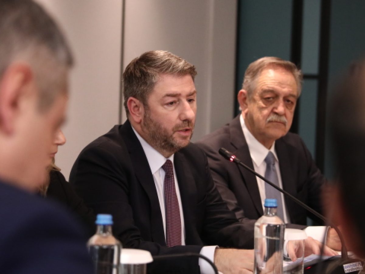 Το νέο δύσκολο τοπίο για το ΠΑΣΟΚ, αποχωρήσεις και επιστροφές πριν τα νέα κόμματα του Τσίπρα και της Καρυστιανού