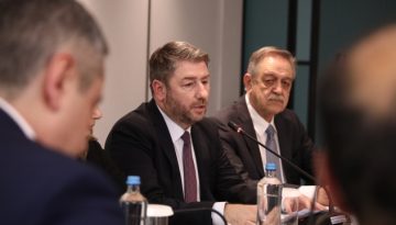 Το νέο δύσκολο τοπίο για το ΠΑΣΟΚ, αποχωρήσεις και επιστροφές πριν τα νέα κόμματα του Τσίπρα και της Καρυστιανού