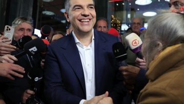 Το σχέδιο Τσίπρα: Στρατηγική πίεσης αλλά όχι αντιπαράθεσης με το ΠαΣοΚ