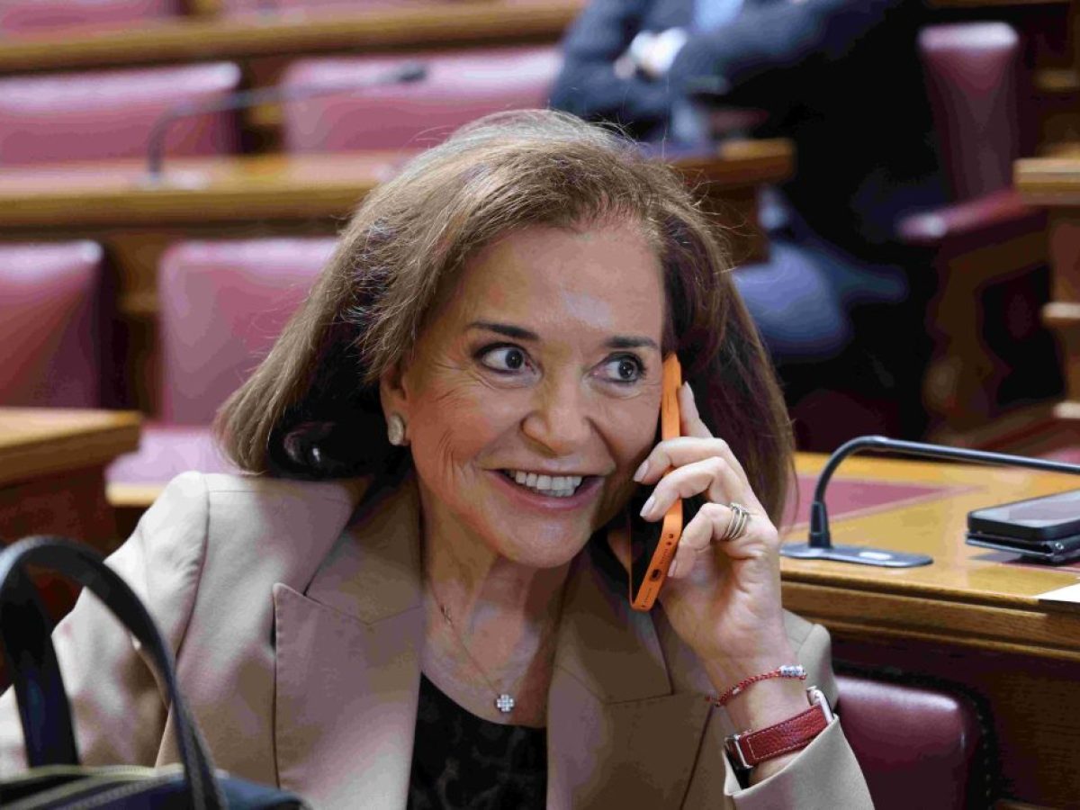 Το viral βίντεο της Ντόρας Μπακογιάννη για τα γενέθλιά της με το…σσσοκολατάκι!