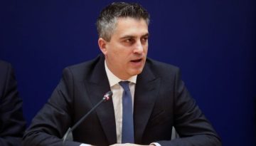 Το ζεστό κλίμα που δημιούργησε ο Χρίστος Δήμας στο υπουργείο Υποδοµών και Μεταφορών με τα μίνι κεράσματά του