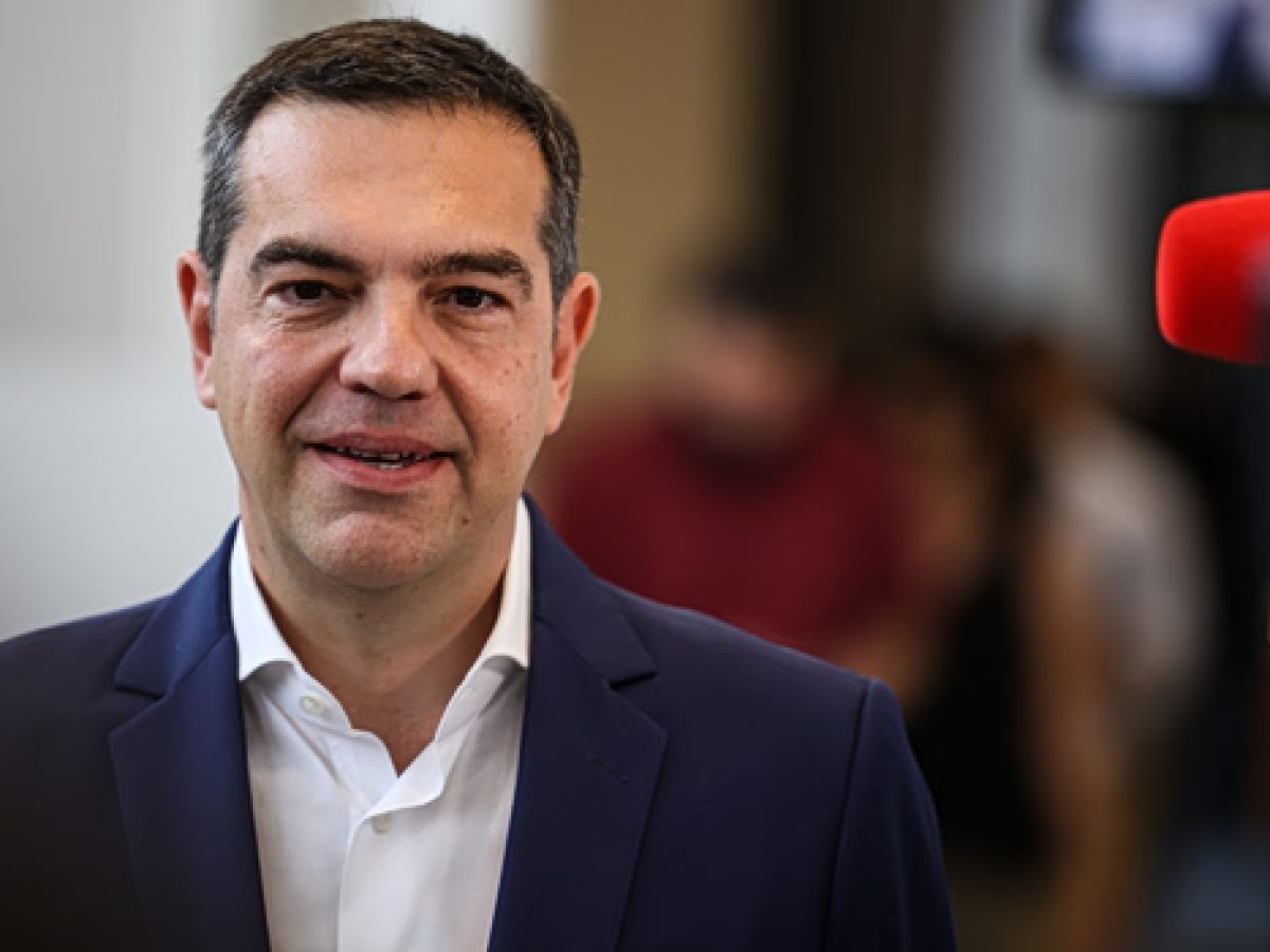 Τσίπρας για Πανελλαδικές: Τα όνειρά σας είναι πολύ μεγάλα για να χωρέσουν στην κόλλα των εξετάσεων