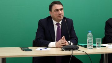 Τσουκαλάς κατά κυβέρνησης: «Στρατηγική επιλογή η ορμπανοποίηση, υπονομεύουν τη δικαιοσύνη»