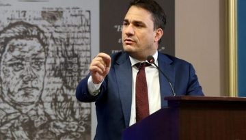 Τσουκαλάς προς Μαρινάκη: «Εσείς κάνατε σουρωτήρι την εθνική ασφάλεια» – Το «καρφί» για Κακλαμάνη