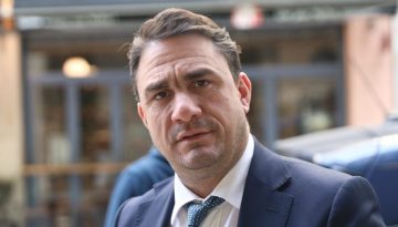 Τσουκαλάς: «Αν το μοντέλο εργασίας που έχει στο μυαλό της η κυβέρνηση είναι η Βουλγαρία, ας μας το πει ευθαρσώς»