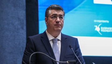 Τζιτζικώστας προς αεροπορικές: «Ακυρώνετε πτήσεις; Θα αποζημιώνετε τους επιβάτες»