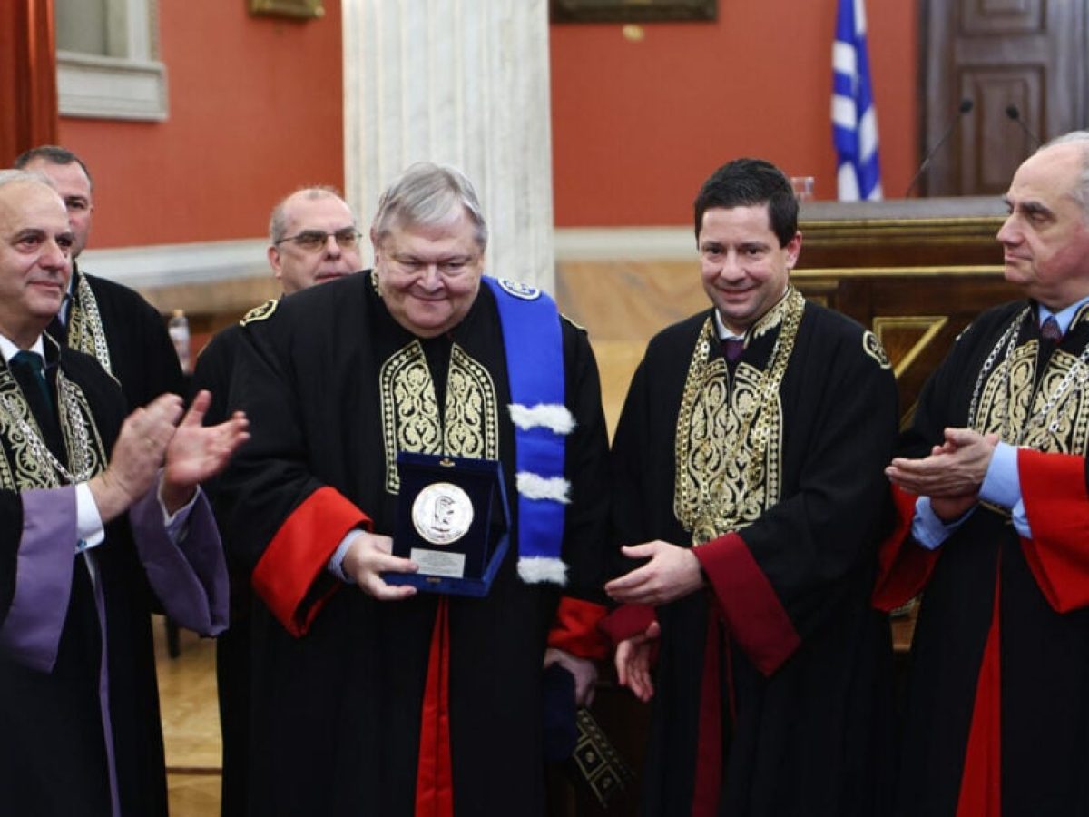 Βενιζέλος: Αναγορεύτηκε σε επίτιμο διδάκτορα της Νομικής Σχολής του ΕΚΠΑ