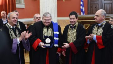 Βενιζέλος: Αναγορεύτηκε σε επίτιμο διδάκτορα της Νομικής Σχολής του ΕΚΠΑ