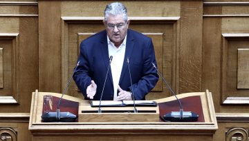 Βουλή: «Πυρά» Κουτσούμπα – «Προκαλεί αποστροφή το πολιτικό σουλάτσο»