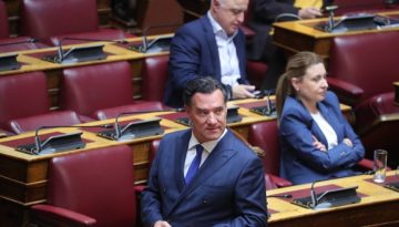 Άδωνις Γεωργιάδης για Μαρία Καρυστιανού: Στη παρουσίαση του βιβλίου μου είχα τετραπλάσιο κόσμο