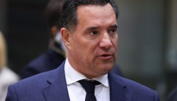 Άδωνις Γεωργιάδης: Οι ανακρίβειες για την ορκωμοσία Κωνσταντίνου – Τι λέει το ΥΠΕΣ