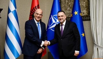 Άμεση σύγκληση της Επιτροπής Εμπειρογνωμόνων για τα Στρατιωτικά Κοιμητήρια συμφώνησε ο Δένδιας με τον Αλβανό ομόλογό του