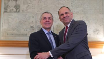 Άμυνα, επενδύσεις, Ανατολική Μεσόγειος και μεταναστευτικό στο επίκεντρο της συνάντησης Γεραπετρίτη με τον Ελβετό ομόλογό