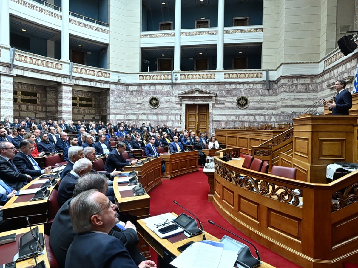 Άνοιξαν νέες πληγές στη ΝΔ: Εξι ώρες με μπηχτές και αλληλοκαρφώματα