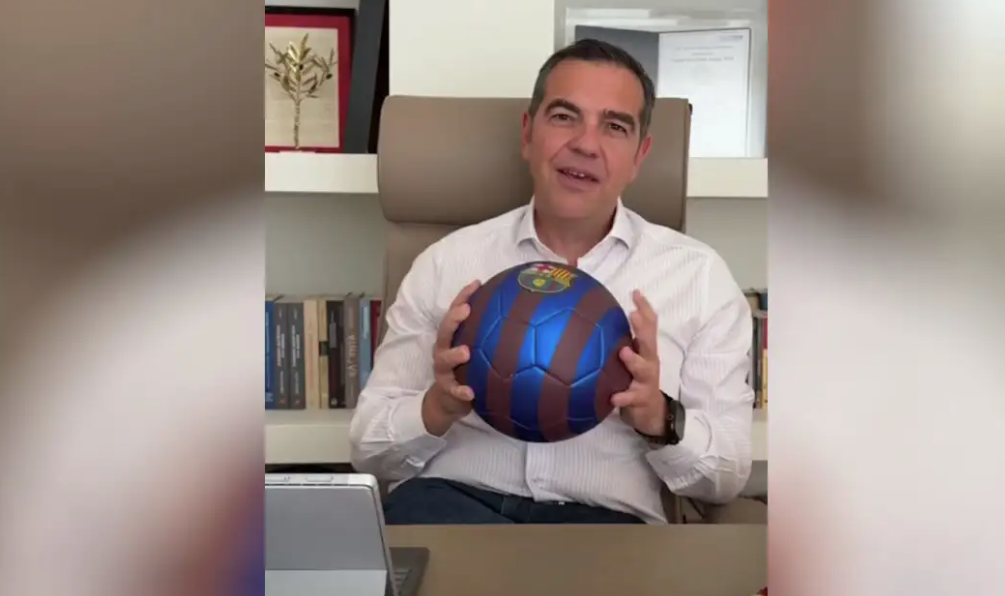 Αlexis-tsipras-me-bala-bartselona