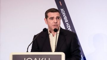 Αλέξης Τσίπρας: «Όλη η ομάδα προετοιμάζεται για τη μεγάλη μέρα» – Ο Κραουνάκης βάζει τη μουσική στο νέο κόμμα