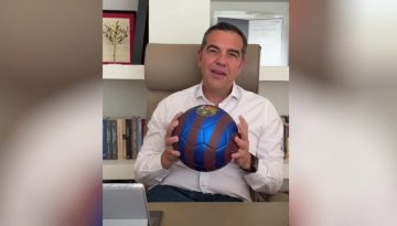 Αλέξης Τσίπρας: Στα χρώματα της Μπαρτσελόνα το νέο του κόμμα – «Το μπλε για την πατρίδα, το κόκκινο για τους αγώνες μας»
