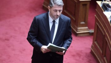 Ανδρουλάκη παρόντος – Τζαβέλλα απόντος, η συνεδρίαση της Επιτροπής Θεσμών: «Θα κινηθώ νομικά κατά του διοικητή της ΕΥΠ»