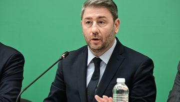 Ανδρουλάκης για ανανέωση θητείας Στουρνάρα: Ο Μητσοτάκης έκανε και πάλι την Ελλάδα ευρωπαϊκή εξαίρεση 