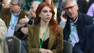 Αντιπολίτευση για… τρίχες από στέλεχος του ΠΑΣΟΚ – Το τερμάτισε η Αναστασίου βάλοντας κατά Τσίπρα