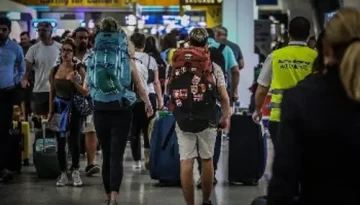 rizospastis.gr – Πίσω από τη βιτρίνα του τουριστικού «θαύματος»