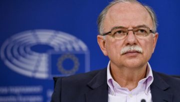“Αγάπα με να σ’ αγαπώ”: Ο Παπαδημούλης το ‘ριξε στις μαντινάδες για τις εξελίξεις στην Αριστερά