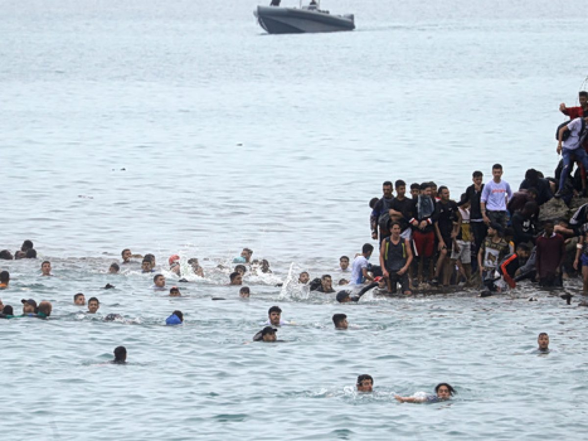 Politico: Η Ελλάδα στην «εμπροσθοφυλακή» της ΕΕ για κέντρα επιστροφών σε Ρουάντα και Ουζμπεκιστάν | in.gr