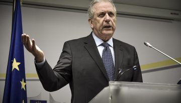 Qatargate: Αιφνιδιάστηκε η κυβέρνηση με το ένταλμα για τον Αβραμόπουλο – Τι θα γίνει με την ασυλία και τα ψηφοδέλτια – ΤΑ ΝΕΑ