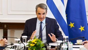 Στο Μαξίμου η κρίσιμη σύσκεψη για μειώσεις τιμών σε βασικά αγαθά