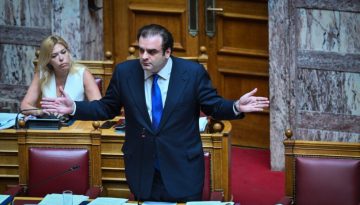 Πιερρακάκης σε Φάμελλο: Είστε οφσάιντ κουνάτε και τα γκολπόστ για τα δάνεια του νόμου Κατσέλη