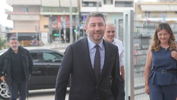 Βίντεο Ανδρουλάκη στο Tik Tok: Με τους δανειολήπτες ή με τα funds; Εμείς έχουμε επιλέξει πλευρά | in.gr