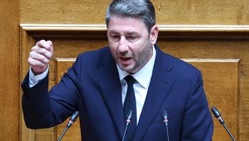 ΠΑΣΟΚ: Ο Παπανδρέου, οι «διάττοντες αστέρες» και ο διμέτωπος του Ανδρουλάκη | in.gr