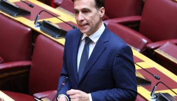 Μετά την Τζάκρη, αποχώρησε και ο Χουρδάκης από τους «Δημοκράτες» του Κασσελάκη