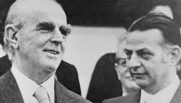 Το PosoKanei, o Κωνσταντίνος Καραμανλής και ο τότε υπουργός του Γιάννης Βαρβιτσιώτης