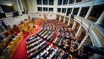 Live η συζήτηση στη Βουλή για τη συνταγματική αναθεώρηση