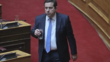 Στη λίστα των «συνταγματολόγων» και ο Ν. Μηταράκης