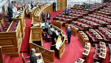 «Η κυβέρνηση έχει αποτύχει» – Πολιτική κόντρα για την ακρίβεια | in.gr