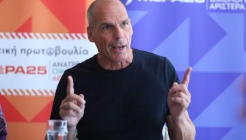 «Βλέπει» Βουλή ο Γιάνης Βαρουφάκης