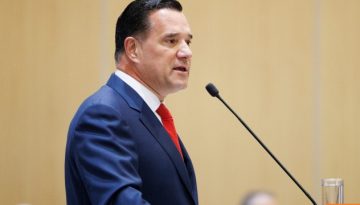 Γεωργιάδης: Η Τζάκρη τα έχει βρει με το ΠΑΣΟΚ, έψαχνε λόγο να φύγει, θέλει να βγαίνει πάντα βουλευτής