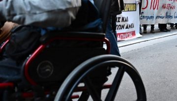 Μόνιμος ο προσωπικός βοηθός, fast track οι κοινωνικές κατοικίες – Οι 7 αλλαγές με νέο νομοσχέδιο