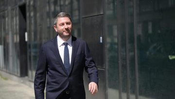 Ανδρουλάκης: Αν το ΠΑΣΟΚ δεν είναι ισχυρό κόμμα στις εκλογές και έχουμε πολιτική εικόνα Μητσοτάκη – Τσίπρα, θα μπούμε στη μηχανή του χρόνου