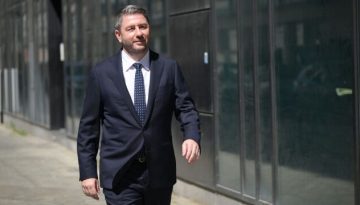 Η επαναφορά του αφηγήματος “Τσοβόλα δωσ’ τα όλα” από Ανδρουλάκη και το βίντεο στα social media για τους δανειολήπτες του νόμου Κατσέλη