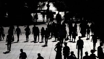 Παραμένει πάντως το πλαφόν προσδοκιών σε μια κοινωνία εργαζόμενων φτωχών | in.gr