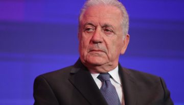 Οταν το Μέγαρο Μαξίμου «αδειάζει» τον Αβραμόπουλο – ΤΑ ΝΕΑ