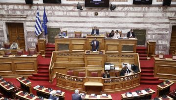 «Δεν είστε ούτε δικαστές, ούτε εισαγγελείς»: Νέα σύγκρουση στη Βουλή για τις παραιτήσεις των γ.γ.